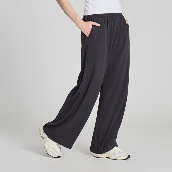 Women's Woven Wide Leg Pant - True Black